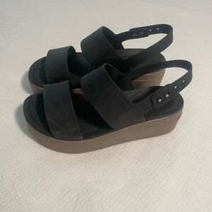 CROCS Women's Black and Tan Platform Brooklyn Sandals